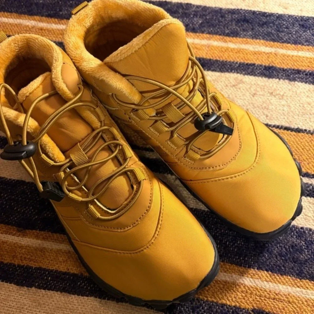 Peak‎ Footwear Mustard Yellow Quilted Puffer Winter Boots Bungee Lace Mid Top